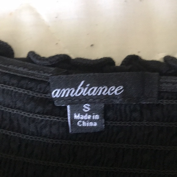 Small black ruffled crop top - Picture 3 of 3